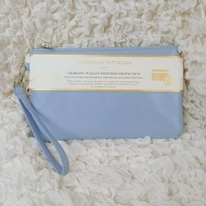 🏷️SALE🏷️Phone Charging Wallet Adrienne Vittadini